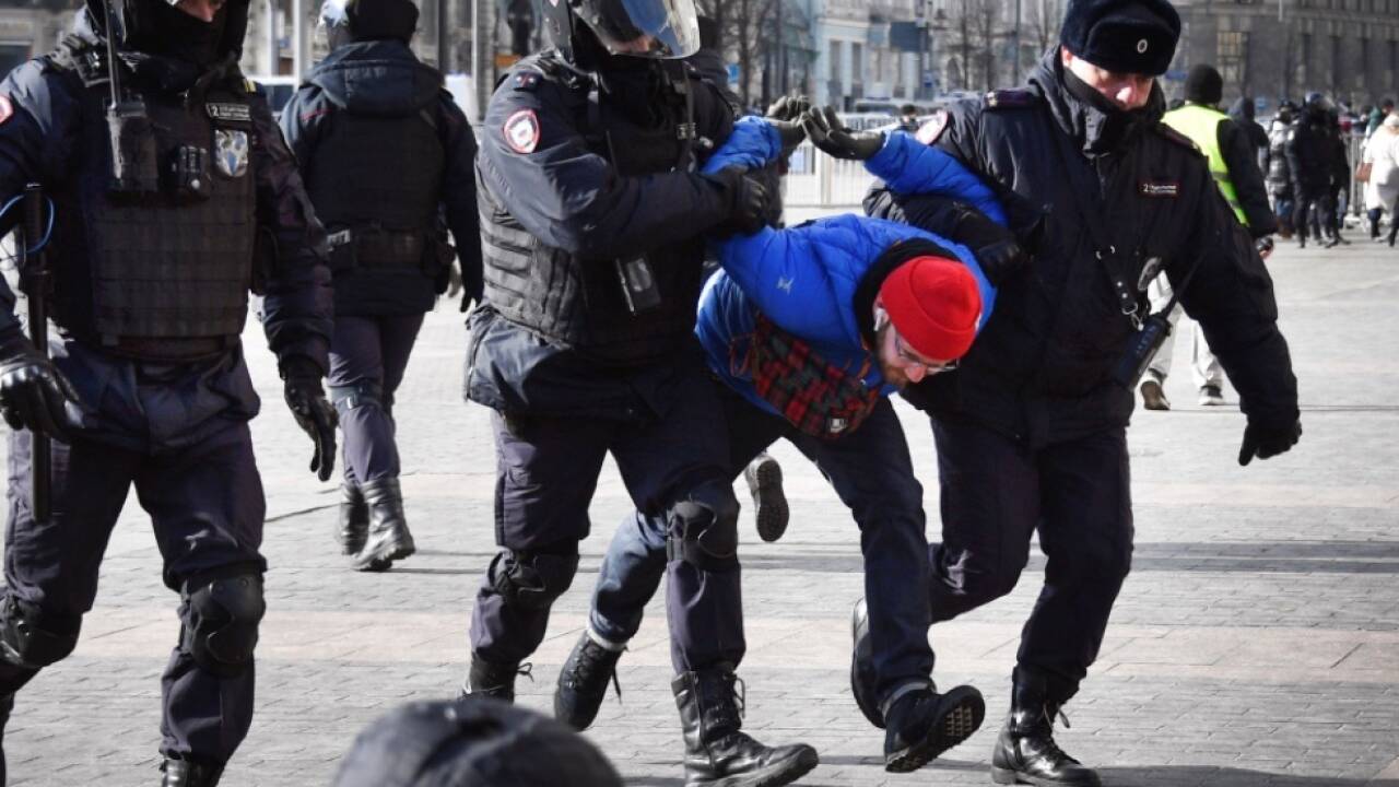 Sicherheitskräfte gingen brutal gegen Proteste im ganzen Land vor Sicherheitskräfte gingen brutal gegen Proteste im ganzen Land vor