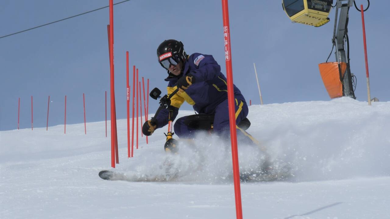 Mit dem Snowbike durch die Stangen: Hermann Koch. Mit dem Snowbike durch die Stangen: Hermann Koch.