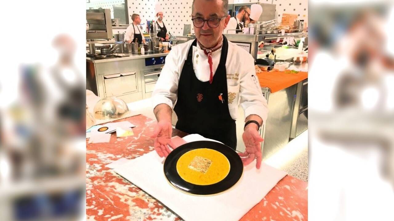 Im Grand Hotel Tremezzo kredenzt Osvaldo Presazzi das legendäre Goldene Risotto. 