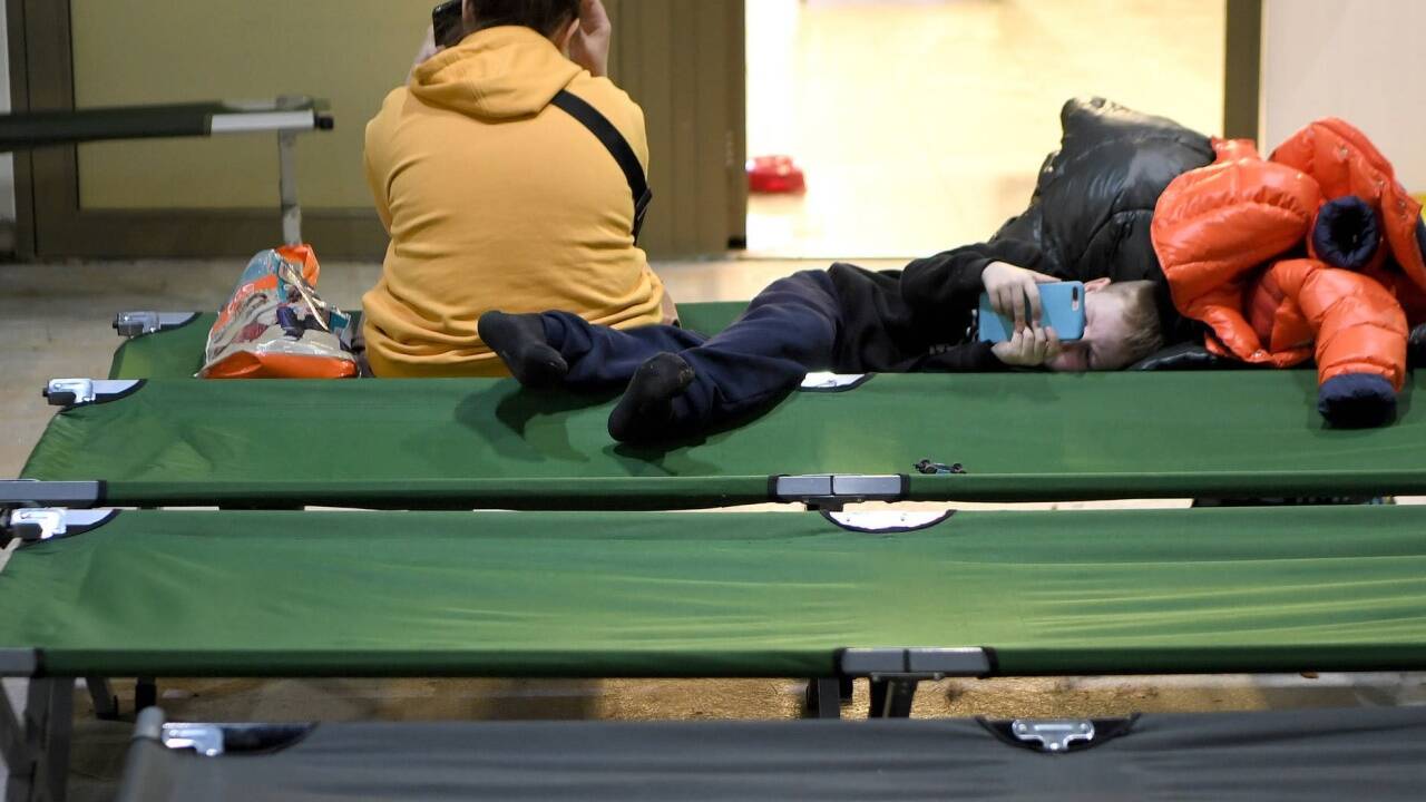 Vertrieben. Aber wenigstens in Sicherheit. Wer gedacht hat, dass ein Krieg auf europäischem Boden nicht mehr stattfinden könne, sieht sich bitter getäuscht.  