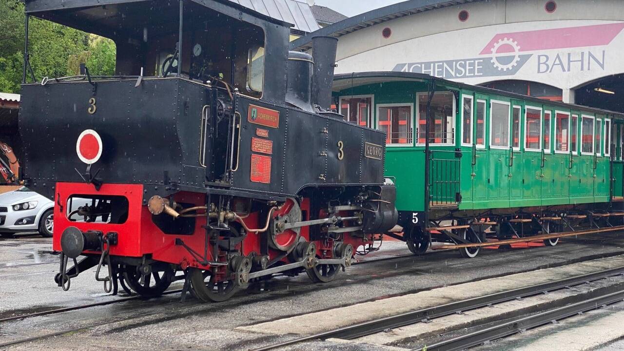 Ab Ende April soll die Achenseebahn in Tirol nach zwei Jahren Stillstand wieder Fahrt aufnehmen. 