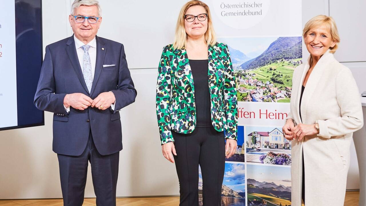 Gemeindebundpräsident Alfred Riedl, Studienautorin Kathrin Stainer-Hämmerle, Bürgermeisterin Sonja Ottenbacher. 