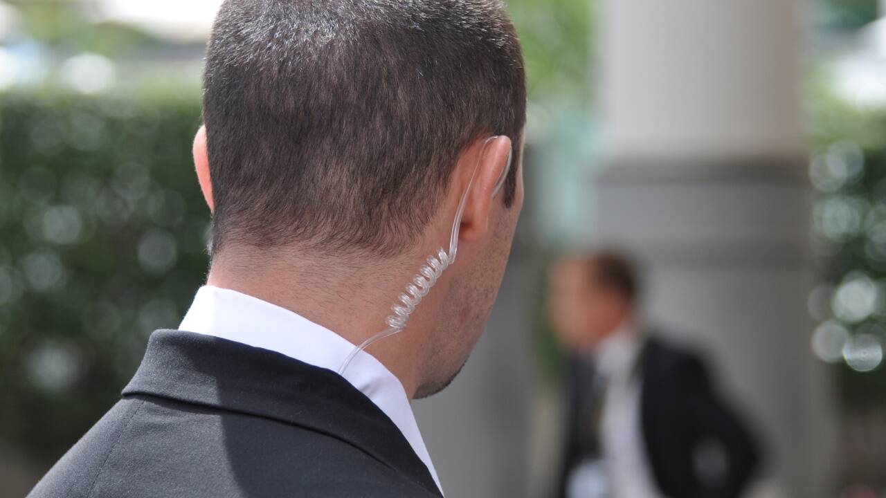 Personenschützer müssen so unauffällig wie möglich agieren. Personenschützer müssen so unauffällig wie möglich agieren.