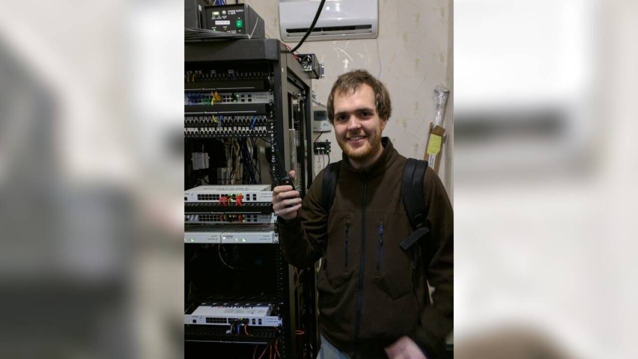 Ein Server in Sloviansk. Dass die Funkverbindung beim internationalen Roten Kreuz klappt, dafür muss Nikolaus Czepl sorgen.  