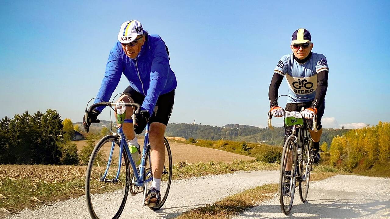 Strade Bianche heißt das in Italien. Auf dem Weg durchs Innviertel heißt es einfach Schotterweg. 