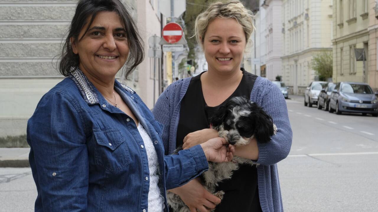 Romni Vesna Kilom (links) und Sozialarbeiterin Alina Kugler wollen zeigen, wie vielfältig die Kultur der Roma ist. Romni Vesna Kilom (links) und Sozialarbeiterin Alina Kugler wollen zeigen, wie vielfältig die Kultur der Roma ist.
