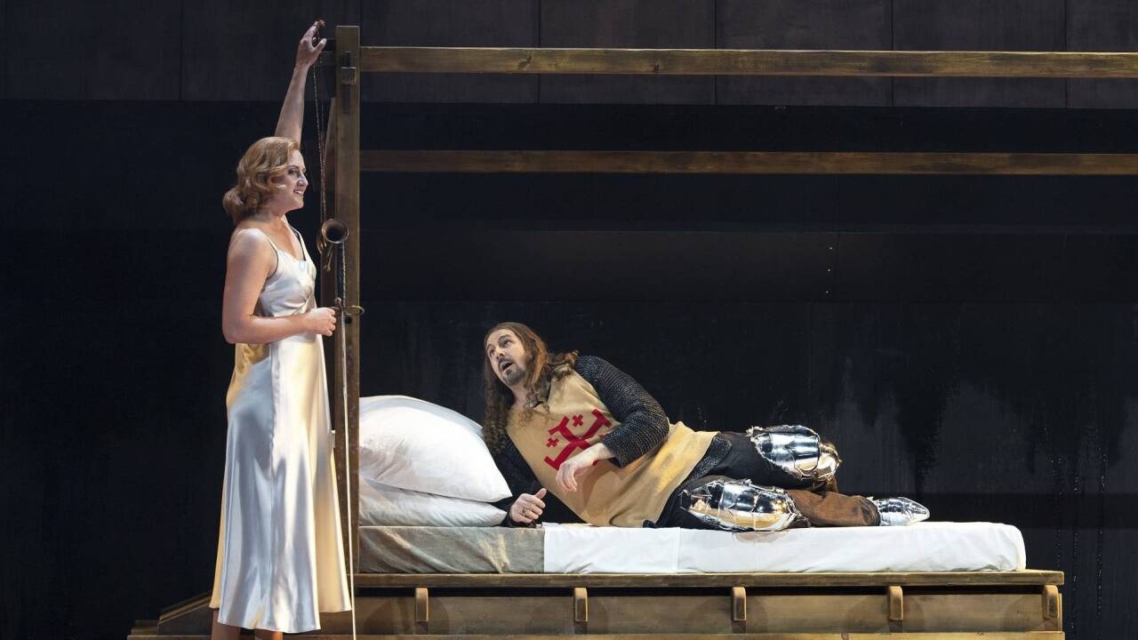 Lohengrin ERIC CUTLER (rechts); Elsa von Brabant JACQUELYN WAGNER  