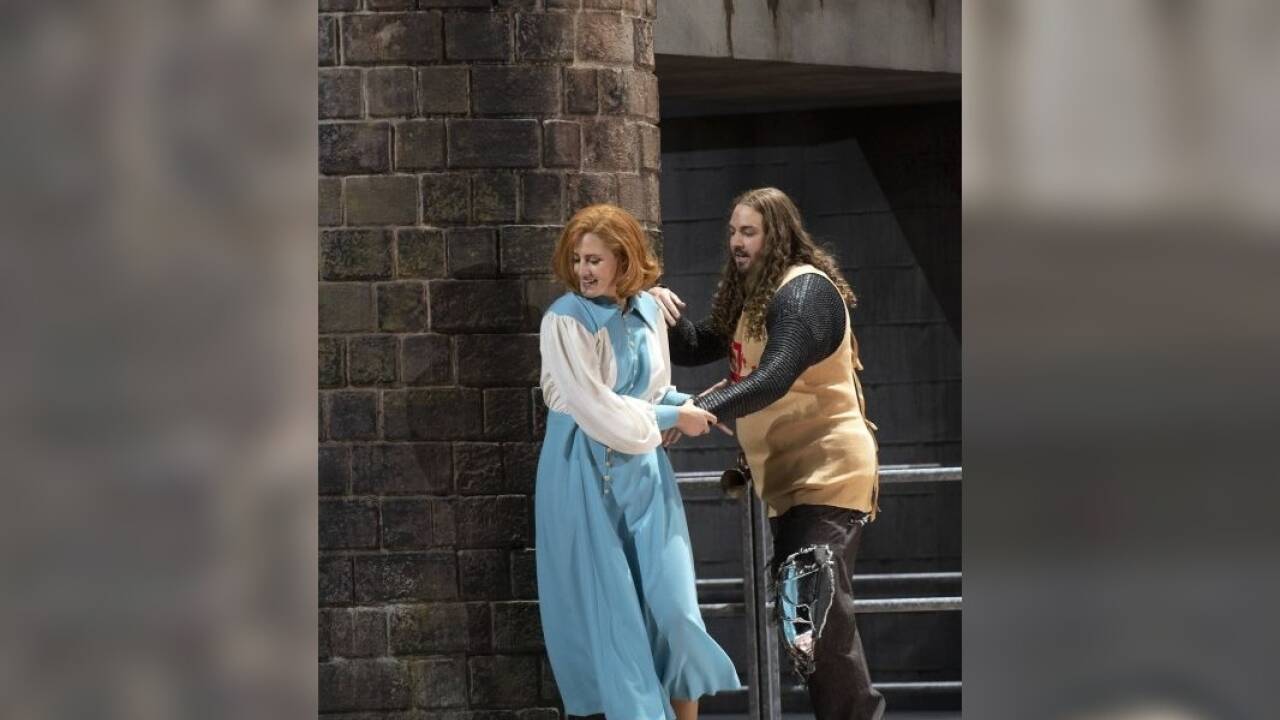 Lohengrin ERIC CUTLER; Elsa von Brabant JACQUELYN WAGNER 