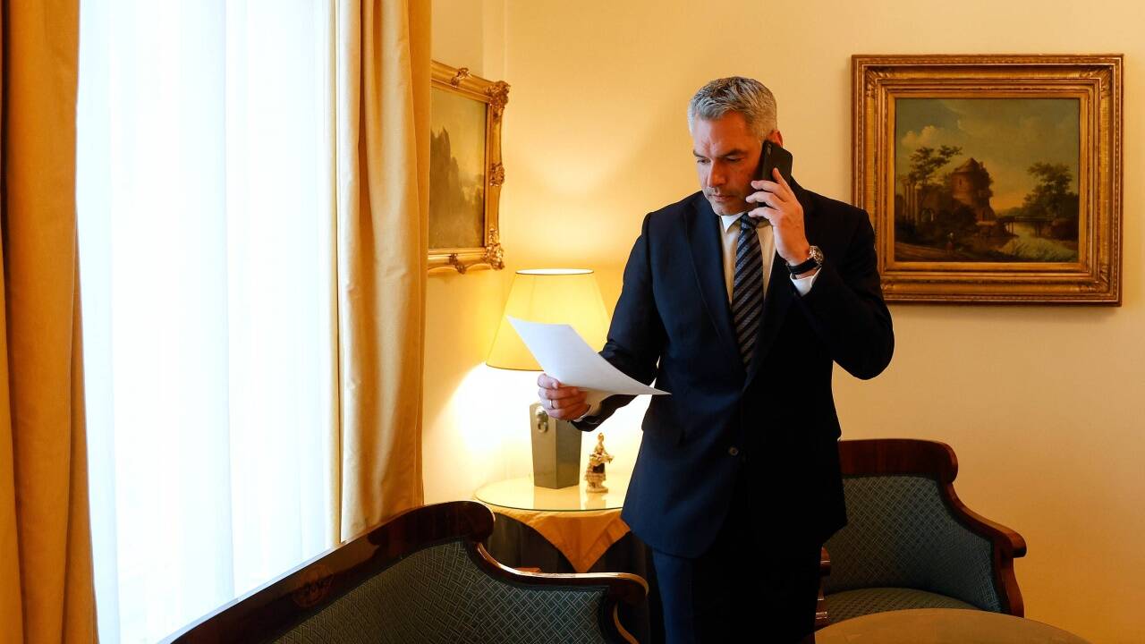 Bundeskanzler Karl Nehammer (ÖVP) in der österreichischen Botschaft in Moskau vor einem Treffen mit dem russischen Präsidenten. 