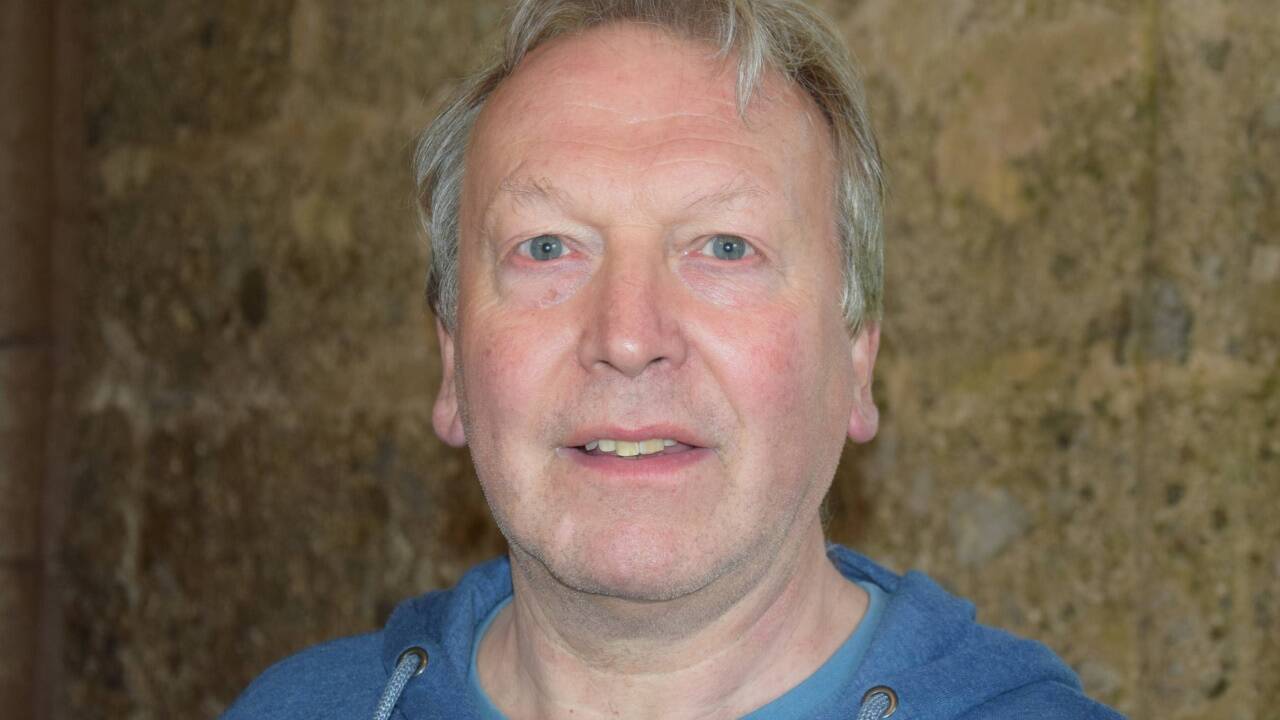 Hans Wintersteller vom Pfarrgemeiderat Golling-Scheffau-Kellau interessiert sich für die Geschichte der Kirche. 