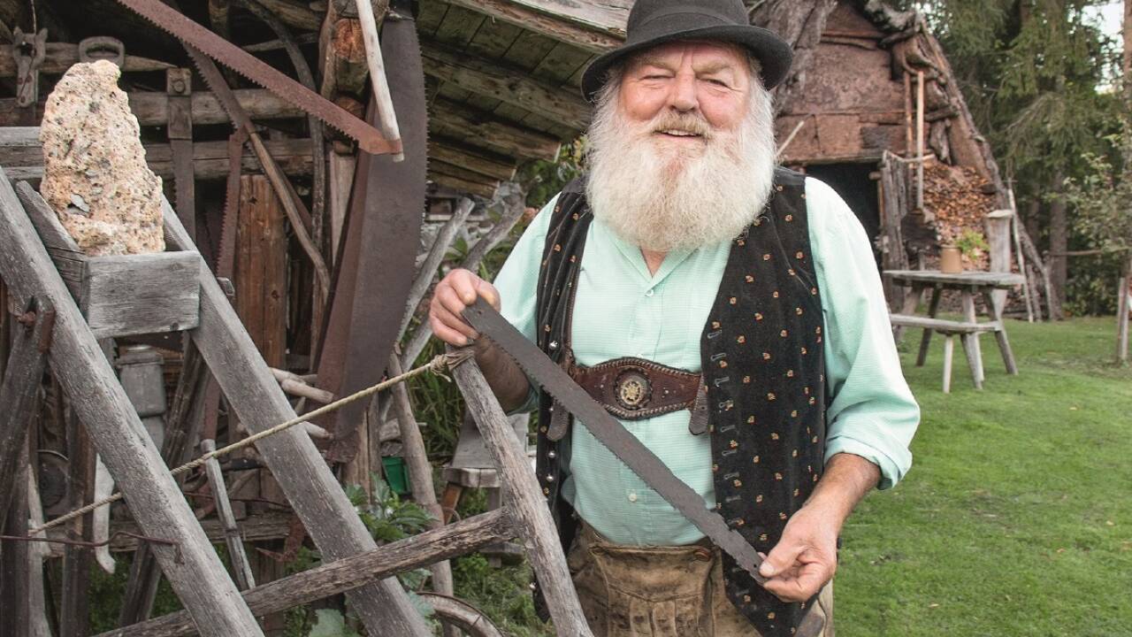 Fritz Sendlhofer in Zell am See hat ein Sägenmuseum. Fritz Sendlhofer in Zell am See hat ein Sägenmuseum.
