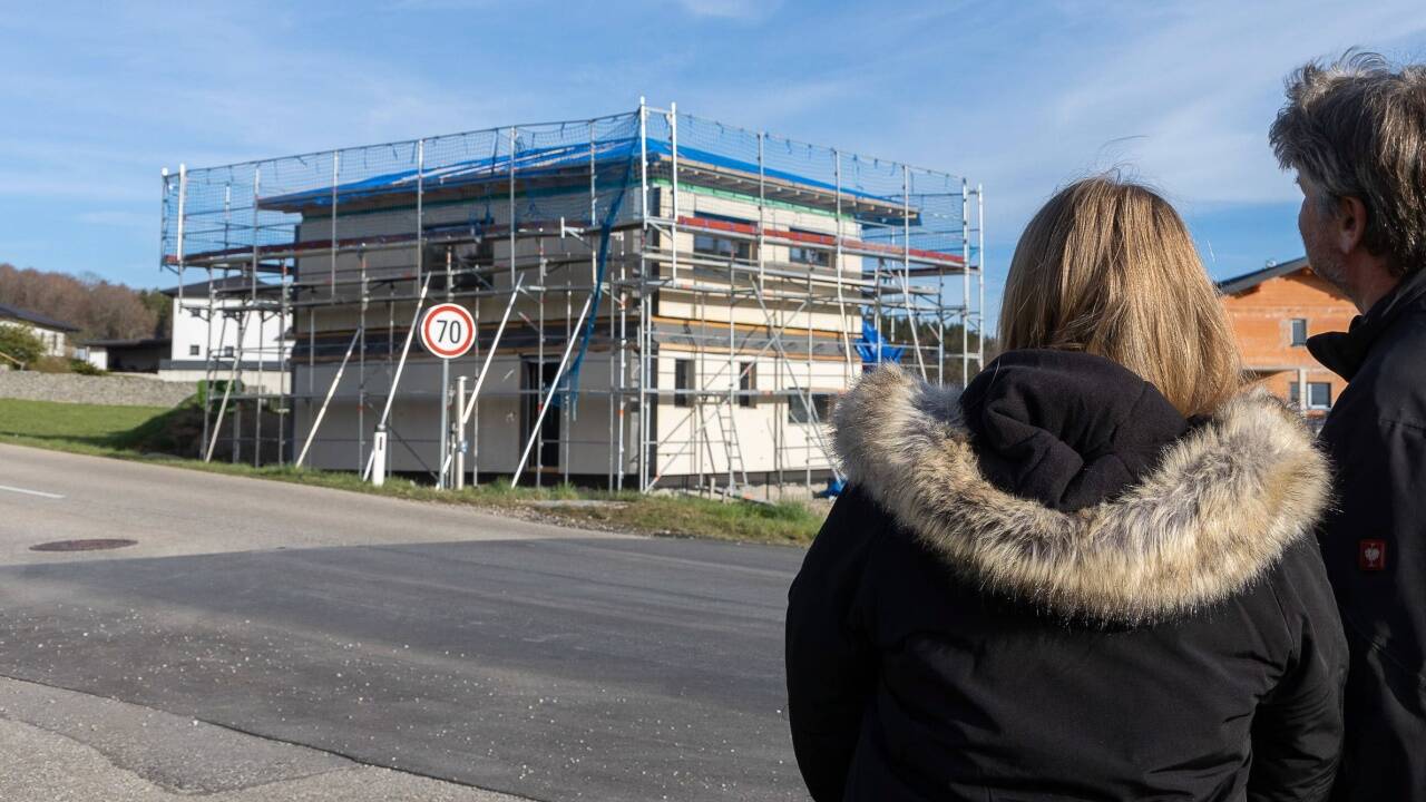 Viele Fertighäuser befinden sich noch im Rohbau.  