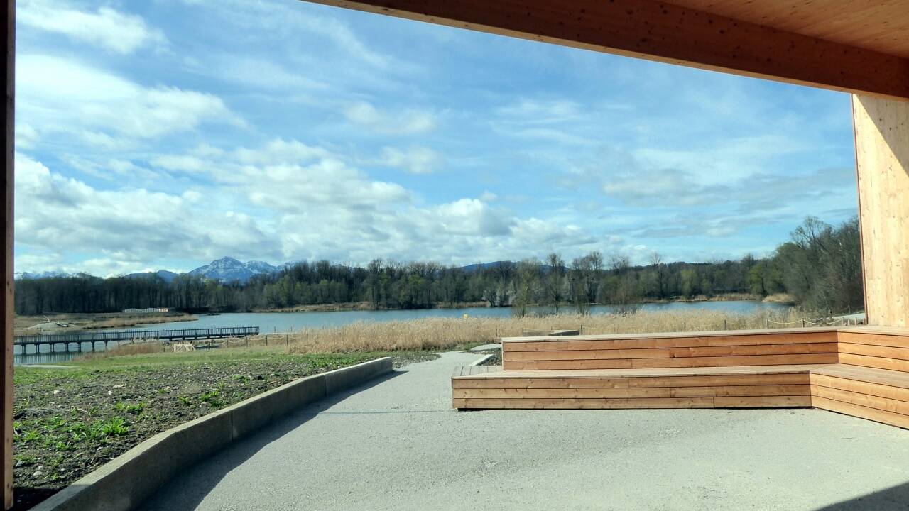 Logenplatz in der Auenwerkstatt mit Blick auf den Ausee.  Logenplatz in der Auenwerkstatt mit Blick auf den Ausee.