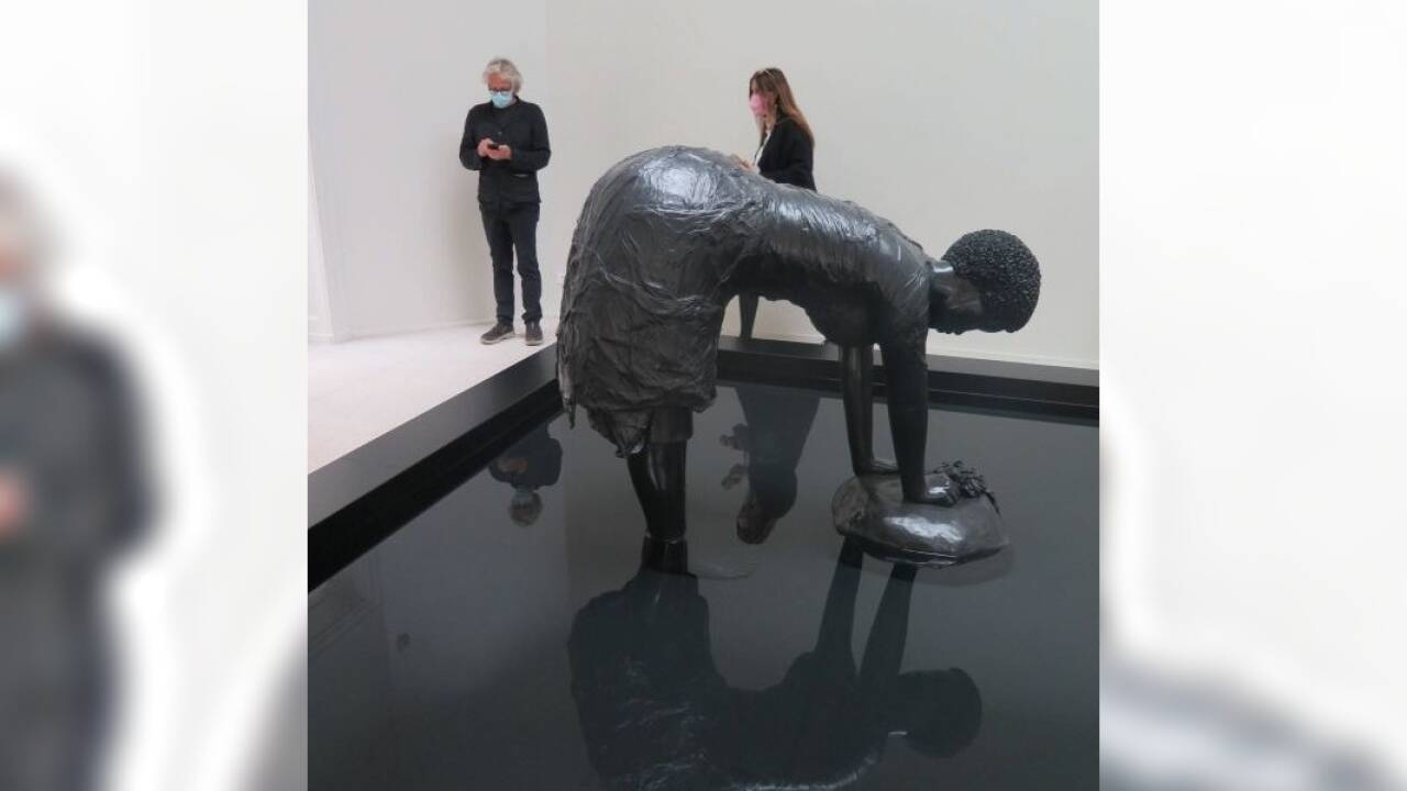 Oft fotografiert in Venedig: Simone Leighs Skulptur einer Wäscherin. 