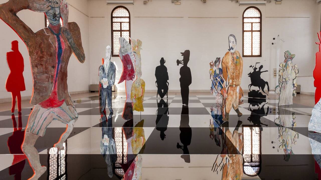 „The Chess Game“ der ägyptischen Künstlerin Anna Boghiguian.  