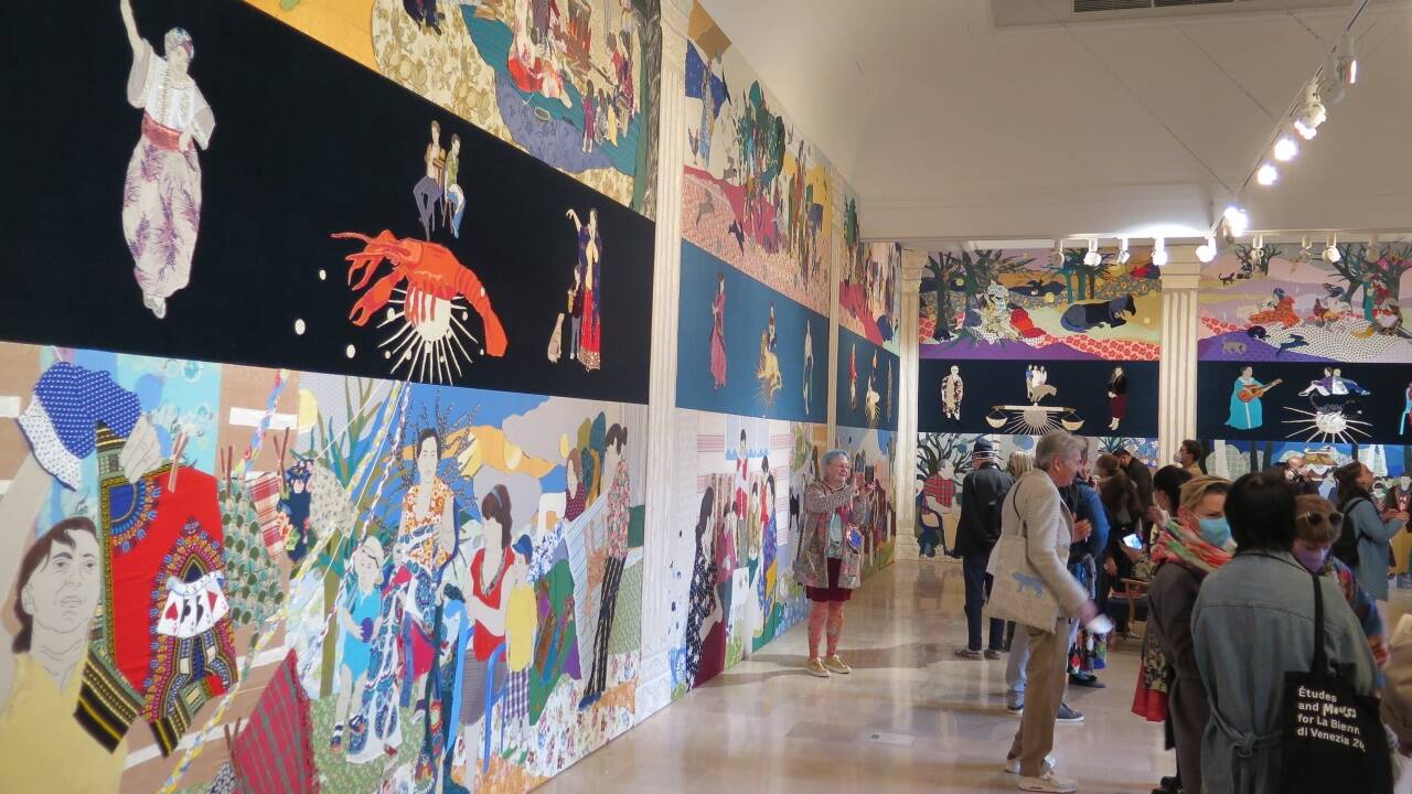 Der polnische, von Małgorzata Mirga-Tas gestaltete Pavillon. 