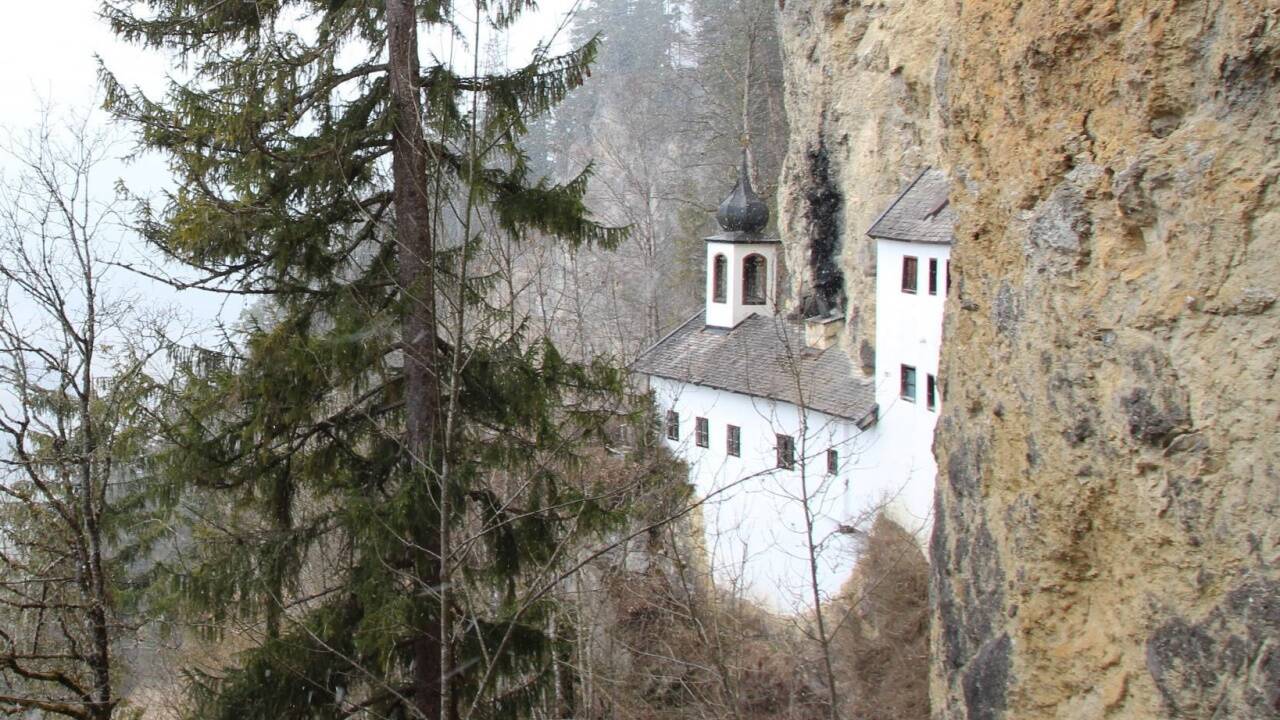 Alois Penninger ist der neue Einsiedler am Palfen in Saalfelden. Er wird das Gebäude ohne Strom- und Wasseranschluss demnächst beziehen. Alois Penninger ist der neue Einsiedler am Palfen in Saalfelden. Er wird das Gebäude ohne Strom- und Wasseranschluss demnächst beziehen.