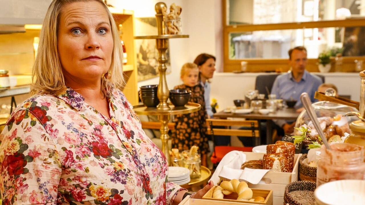 Ohne Personal geht es nicht: Unternehmerin Birgit Schattbacher wirft im Rosencafé im Hotel Stein das Handtuch. Sie hat von 100-Stunden-Wochen genug.  