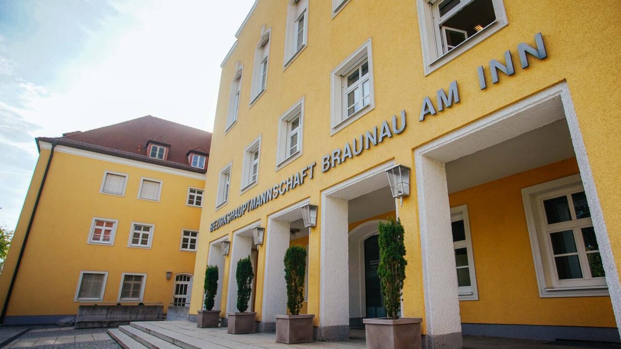 Einige Abteilungsleiter der BH Braunau sammelten jahrelang Material gegen den früheren Behördenleiter Georg Wojak. Einige Abteilungsleiter der BH Braunau sammelten jahrelang Material gegen den früheren Behördenleiter Georg Wojak.