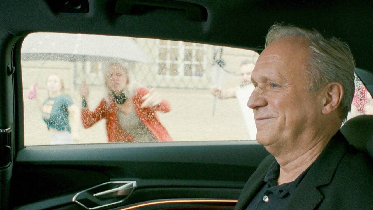 Szene aus „Die Unschuldsvermutung“: Ulrich Tukur als Dirigent Marius Atterson  Szene aus „Die Unschuldsvermutung“: Ulrich Tukur als Dirigent Marius Atterson