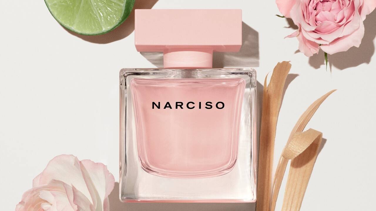 Narciso Eau de Parfum Cristal von Narciso Rodriguez mit Moschus, Bergamotte, einem Bouquet aus weißen Blumen und einer Rosennote, die mithilfe eines neuen Upcycling-Prozesses gewonnen wird.  