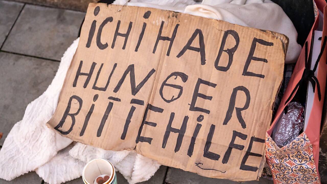 Die Armutsgefährdung nimmt mit der Dauer der Jobsuche deutlich zu  Die Armutsgefährdung nimmt mit der Dauer der Jobsuche deutlich zu