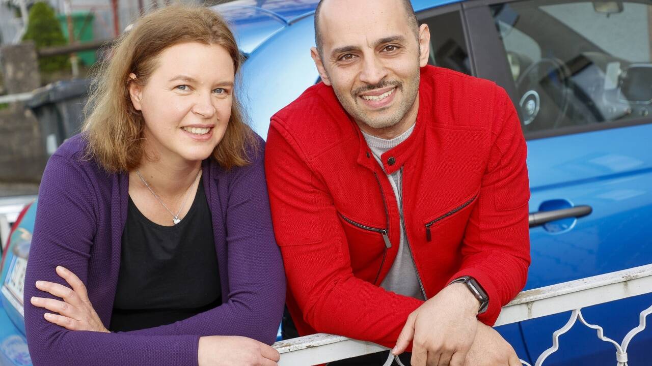 Sie wurden durch die Namensänderung quasi Geschwister: Regina Hingsamer und ihr „Bruder“ Valentin Faschingbauer.  Sie wurden durch die Namensänderung quasi Geschwister: Regina Hingsamer und ihr „Bruder“ Valentin Faschingbauer.