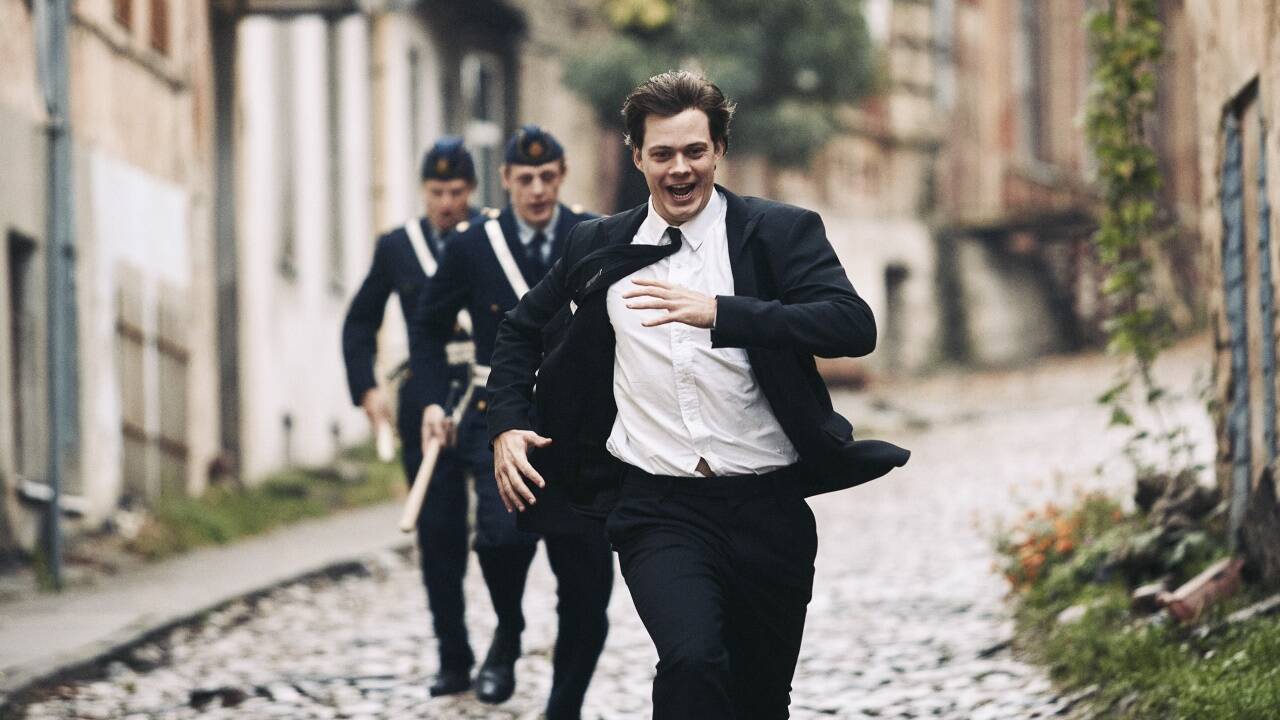 Clark Olofsson genießt jeden Moment seines Lebens in vollen Zügen – sogar die Flucht vor der Polizei. Clark Olofsson genießt jeden Moment seines Lebens in vollen Zügen – sogar die Flucht vor der Polizei.