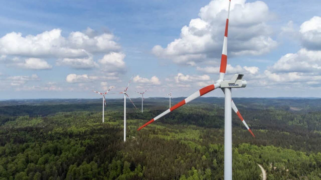 Im angrenzenden Munderfing drehen sich schon seit Jahren Windräder, in Salzburg wartet man noch auf das erste. 