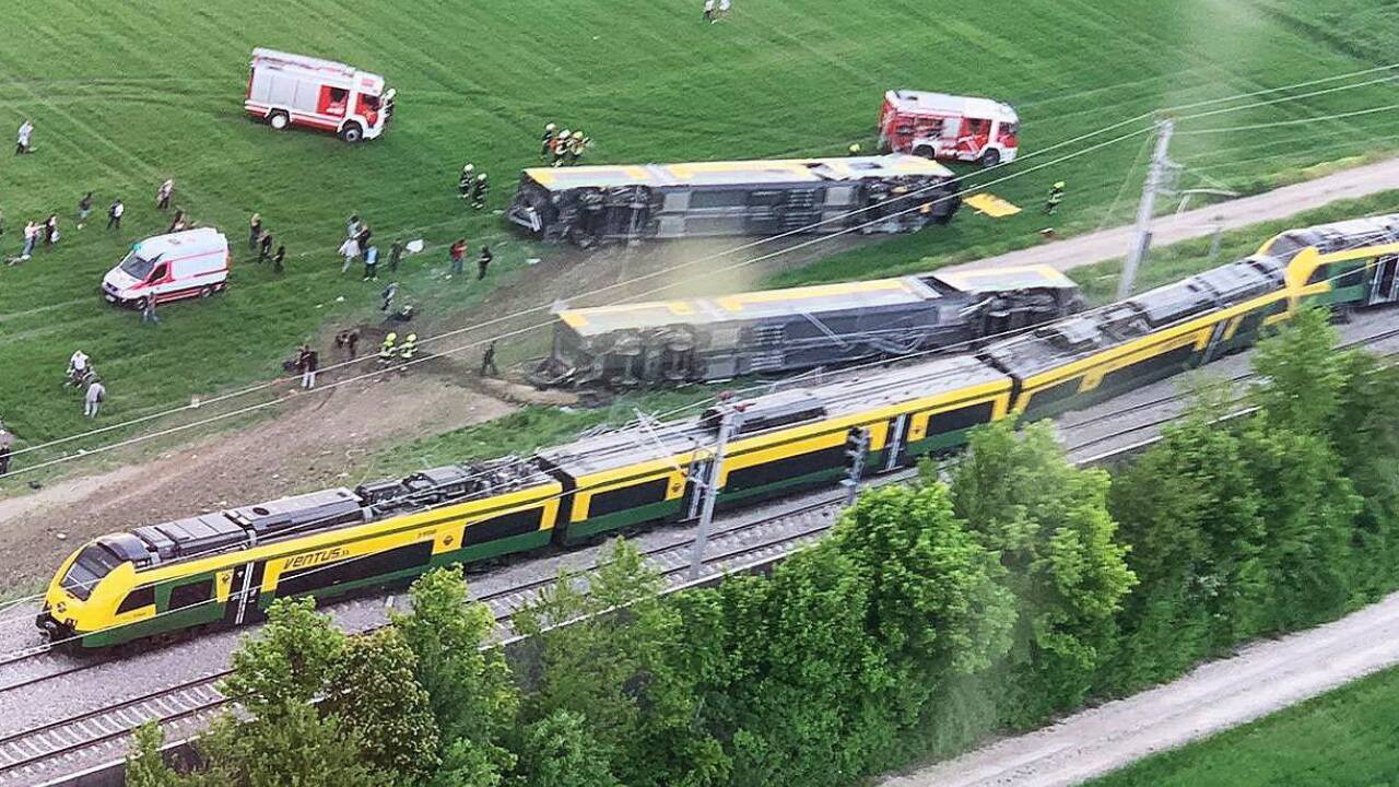 Großeinsatz der Rettungskräfte nach dem Zugsunglück.  Großeinsatz der Rettungskräfte nach dem Zugsunglück.