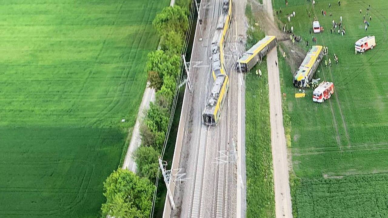 Großeinsatz der Rettungskräfte nach dem Zugsunglück.  Großeinsatz der Rettungskräfte nach dem Zugsunglück.