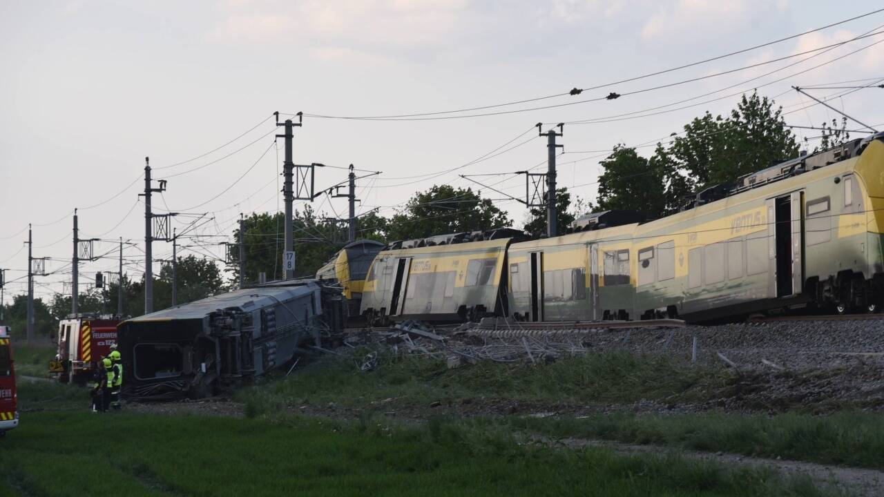 Großeinsatz der Rettungskräfte nach dem Zugsunglück.  Großeinsatz der Rettungskräfte nach dem Zugsunglück.