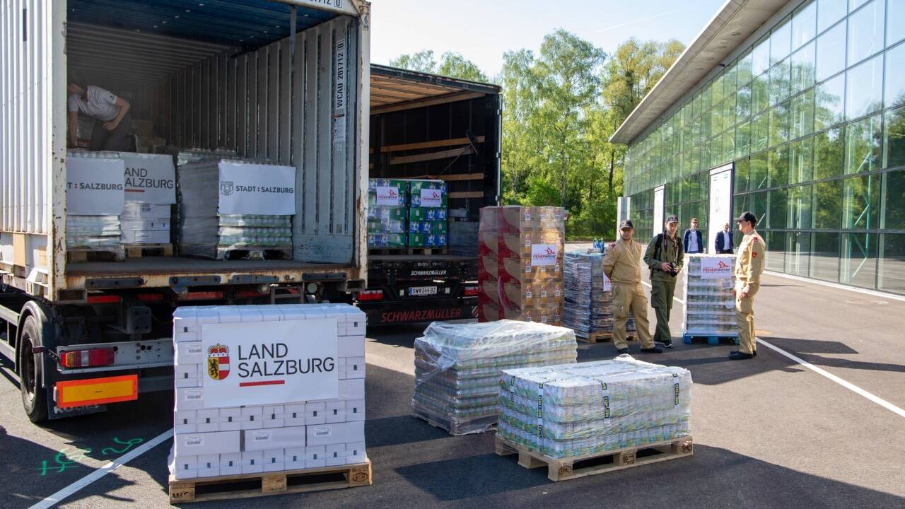 Der Hilfstransport hat insgesamt 71 Paletten mit 37 Tonnen medizinischen Hilfsgütern, Lebensmitteln und Baby- und Kleinkindnahrung aufgeladen. 