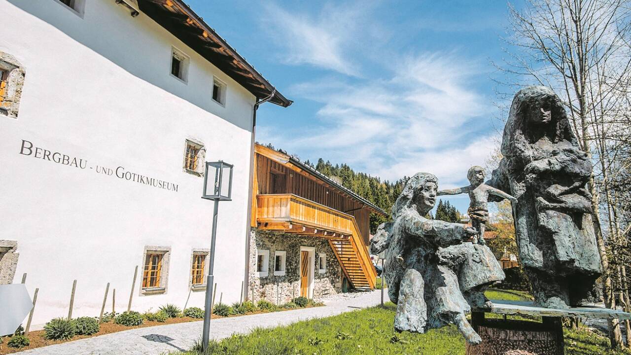 Im Annenbrunnen, einem Auftragswerk des Salzburger Künstlers Josef Zenzmaier, fließt heuer erstmals frisches Leoganger Quellwasser.  