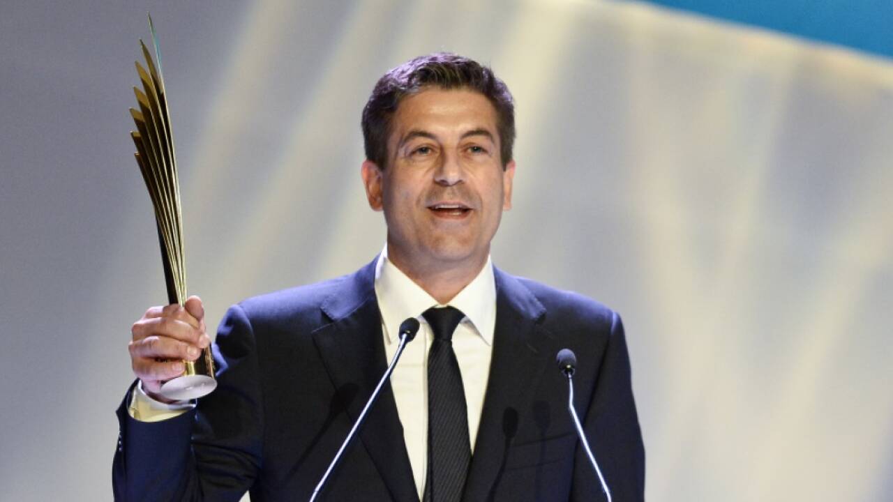 2013 wurde Thomas Birkmeir mit einem Nestroy ausgezeichnet 2013 wurde Thomas Birkmeir mit einem Nestroy ausgezeichnet