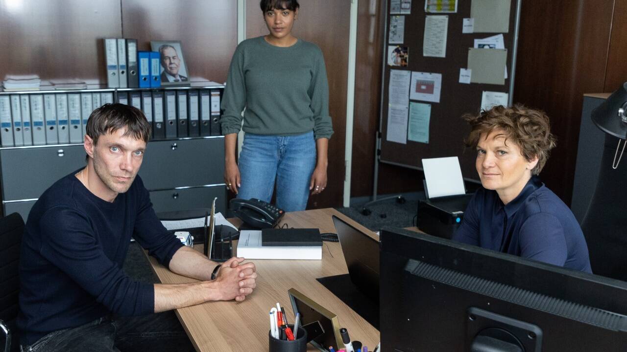 Christoph Luser, Salka Weber und Heide Maria Hager bei den Dreharbeiten im Pressezentrum in Salzburg-Maxglan.  