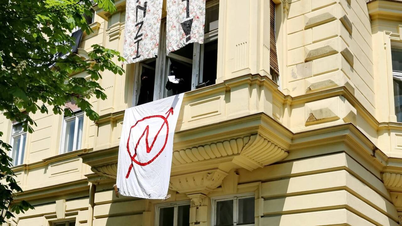 Eine Aktivistengruppe hat am Samstag eine Gründerzeit-Villa in der Salzburger Innenstadt besetzt. 