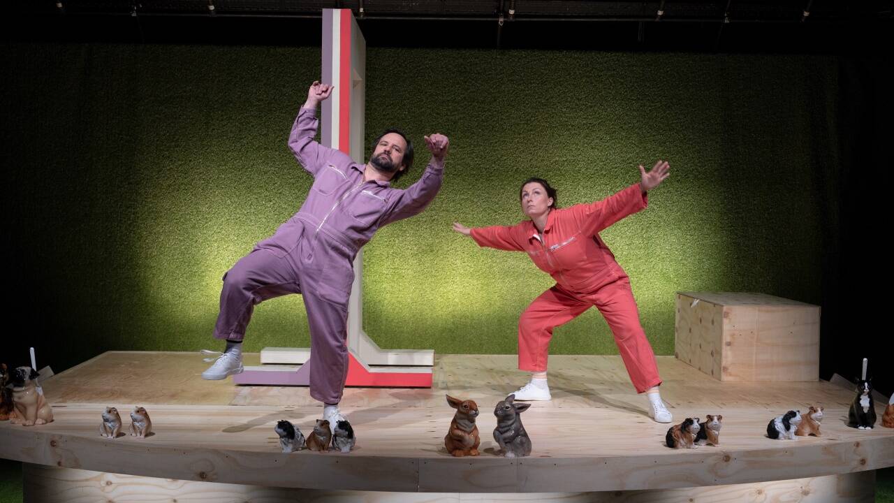 Klamauk und Beziehungsdramen: Simon Jaritz-Rudle und Daniela Meschterjakov im Stück „Die Tür nebenan“. Klamauk und Beziehungsdramen: Simon Jaritz-Rudle und Daniela Meschterjakov im Stück „Die Tür nebenan“.