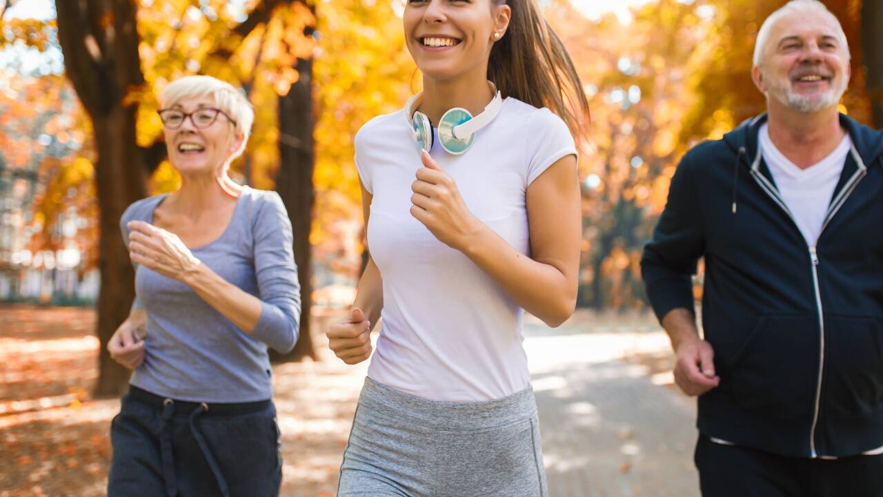 Laufen oder Nordic Walking geht oft in der Gruppe am besten.  