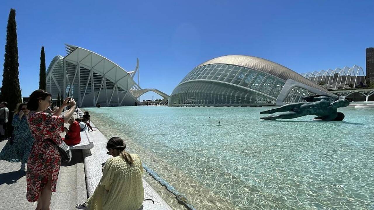 Stararchitekt Santiago Calatravas futuristische Stadt der Künste und Wissenschaften ist Valencias Touristen-Magnet 