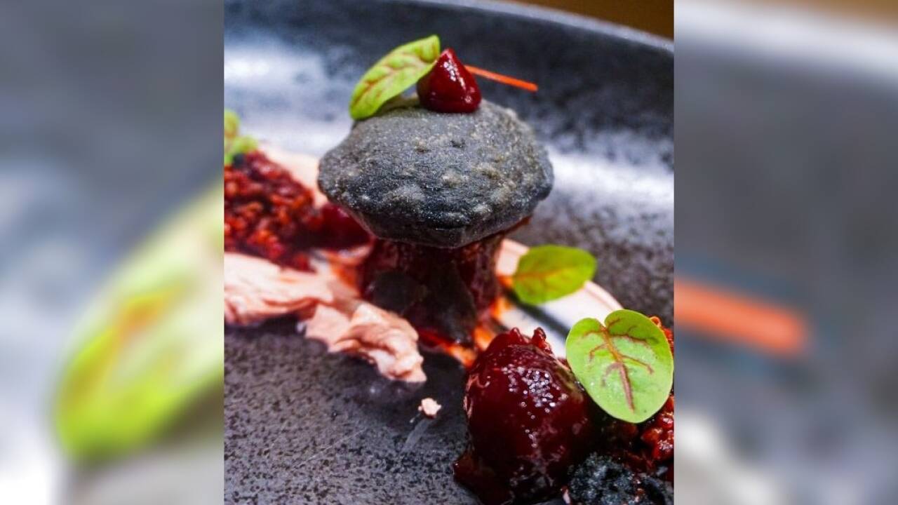 „Falscher Stein“: Eine Kreation von Heidi Aichhorn.  „Falscher Stein“: Eine Kreation von Heidi Aichhorn.