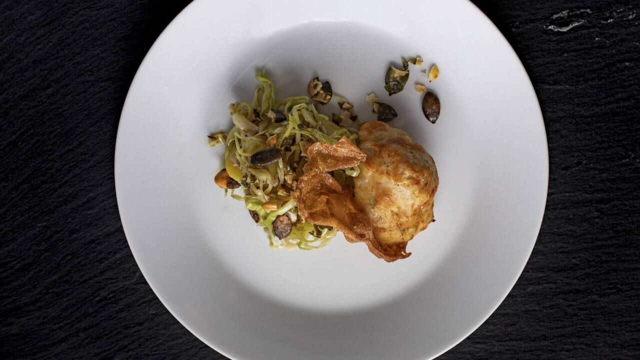 Henakrapfen, in Strudelteig gebacken. Ein Gericht, gekocht von Roland Essl.  Henakrapfen, in Strudelteig gebacken. Ein Gericht, gekocht von Roland Essl.