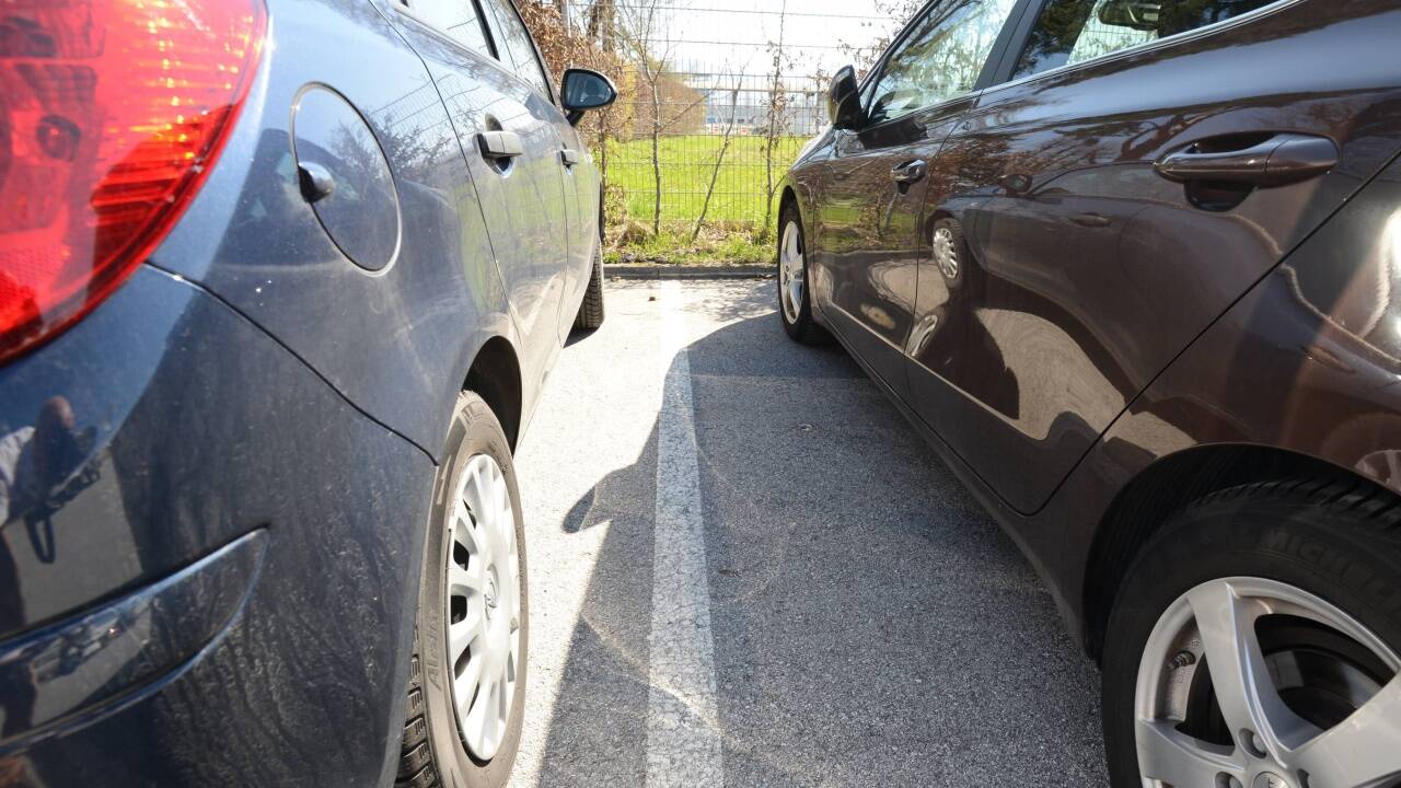 Parken im Freien und am Stadtrand ist deutlich günstiger. 