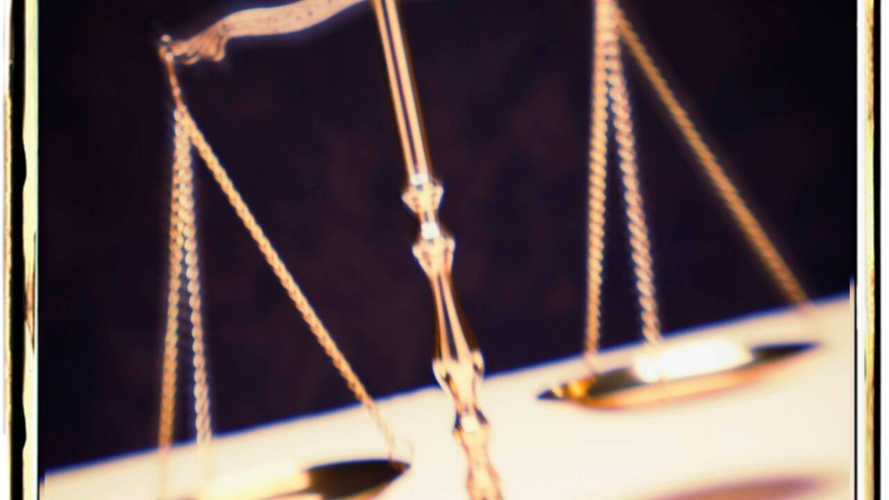 Ebenso alt wie die Kritik an politischen Interventionen ist der Ruf, dem Justizministerium das Weisungsrecht über die Staatsanwaltschaften zu entziehen. 