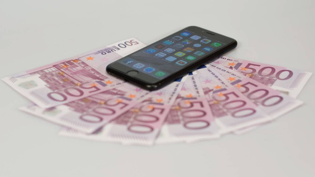 Durch die Neuregelung werden Telefonate, SMS und Datendienste in der EU nicht kostenlos – sie werden lediglich gleich teuer wie im Heimatland. 