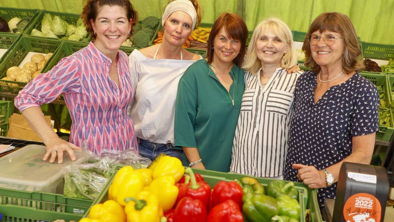 Bruni Allerberger (re.) mit Tochter Nina und den Mitarbeiterinnen Dagmar Wintersteller, Heidi Grugger und Karin Rieder (v.l.). 