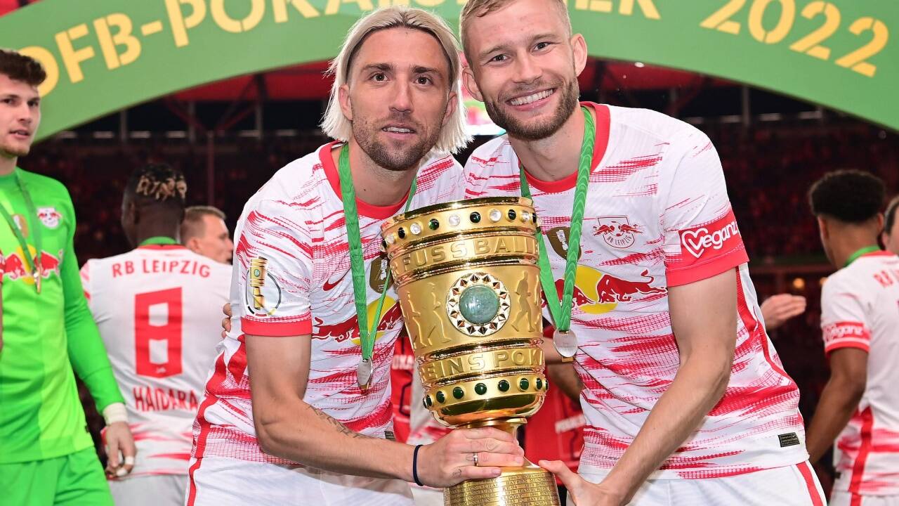 Die beiden Ex-Salzburger Kevin Kampl und Konrad Laimer (r.) holten mit RB Leipzig den deutschen Pokal. 