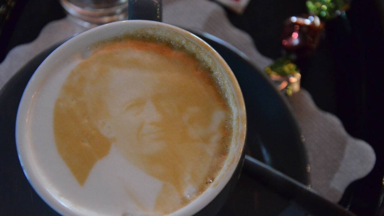 Den Kaffee gibt’s auch personalisiert – hier mit einem Bild des Firmenchefs.  