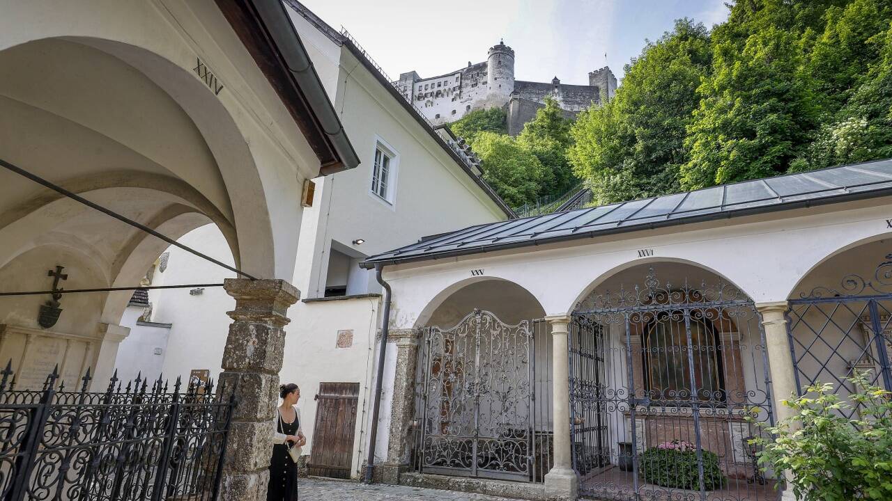 Bildhauer Josef Thorak war eng mit dem Nationalsozialismus verstrickt. Jetzt wurde die Familiengruft mit der Nummer XXV (die erste in der Reihe) auf dem Friedhof von St. Peter neu vergeben.  