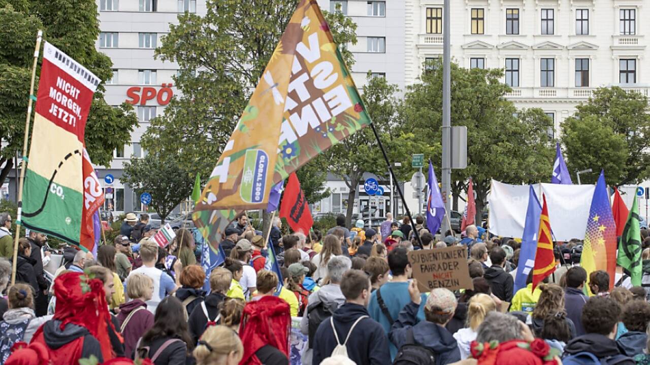 Initiative LobauBleibt organisierte Protest gegen SPÖ Wien 